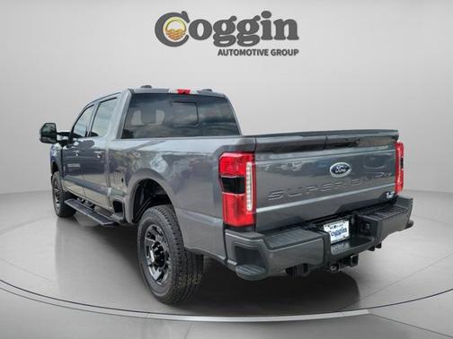 CARBONIZED GRAY 2024 Ford F-250 LARIAT
