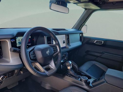 ICONIC SILVER METALLIC 2024 Ford Bronco OUTER BANKS