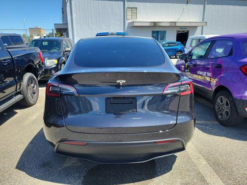 2024 Tesla Model Y Long Range Dual Motor All-Wheel Drive