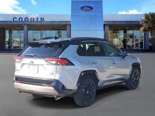 2023 Toyota RAV4 Hybrid SE