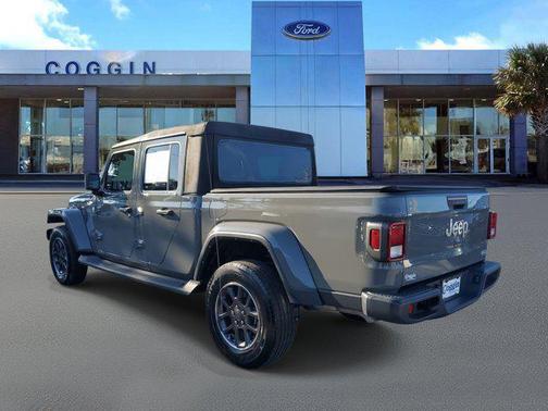2022 Jeep Gladiator Overland