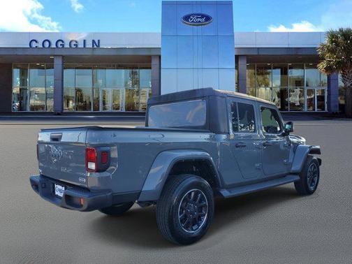 2022 Jeep Gladiator Overland