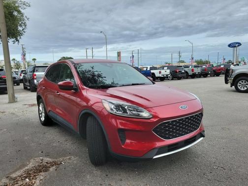 2020 Ford Escape SE