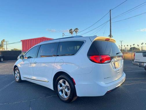 White 2017 Chrysler Pacifica Touring-L Plus