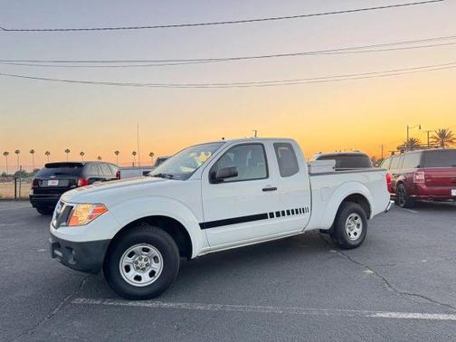 Glacier White 2014 Nissan Frontier S