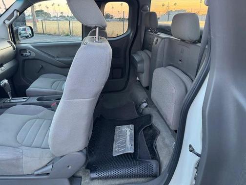 Glacier White 2014 Nissan Frontier S