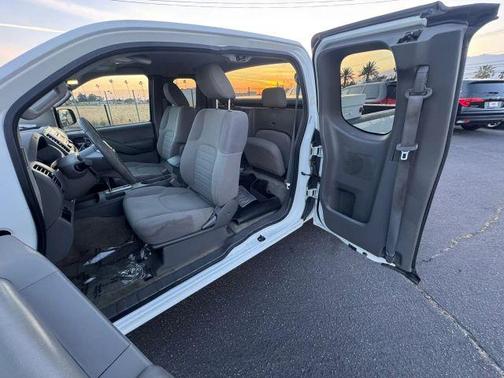 Glacier White 2014 Nissan Frontier S