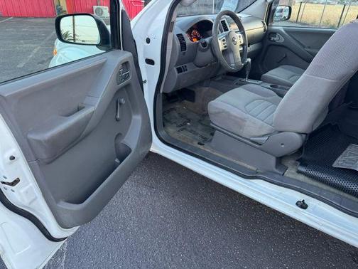 Glacier White 2014 Nissan Frontier S