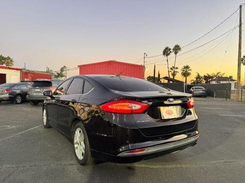 Black 2016 Ford Fusion SE