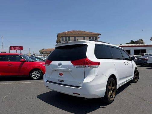 White 2014 Toyota Sienna LE