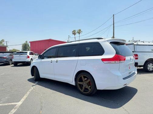 White 2014 Toyota Sienna LE