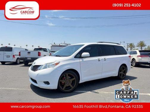 White 2014 Toyota Sienna LE