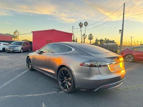 Gray 2014 Tesla Model S Base