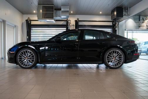 2025 Porsche Panamera 4