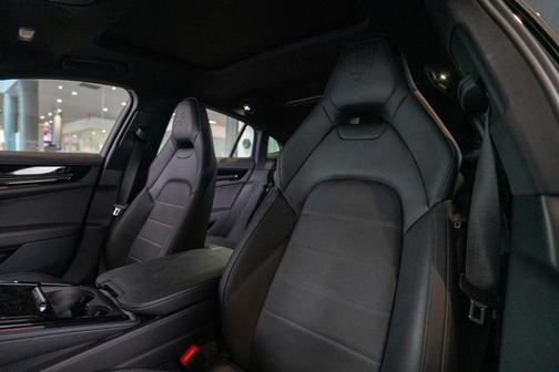 2025 Porsche Panamera 4