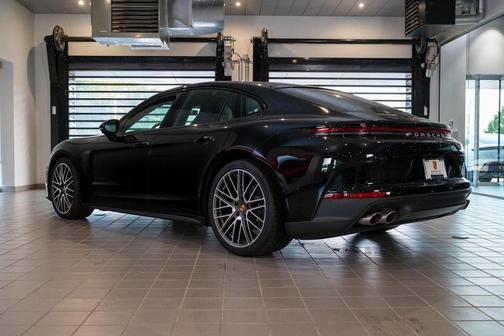 2025 Porsche Panamera 4