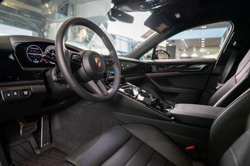 2025 Porsche Panamera 4