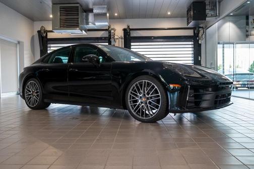 2025 Porsche Panamera 4