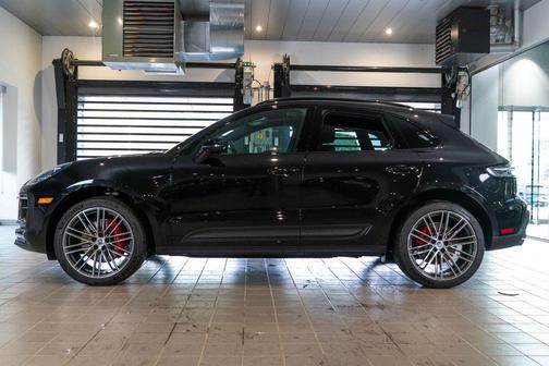 Jet Black Metallic 2026 Porsche Macan S