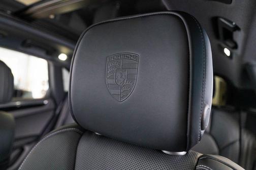 Jet Black Metallic 2026 Porsche Macan S