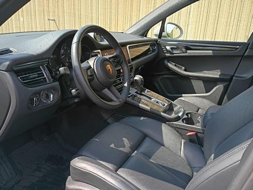 Chalk 2025 Porsche Macan