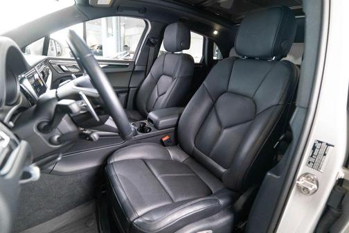 Chalk 2025 Porsche Macan