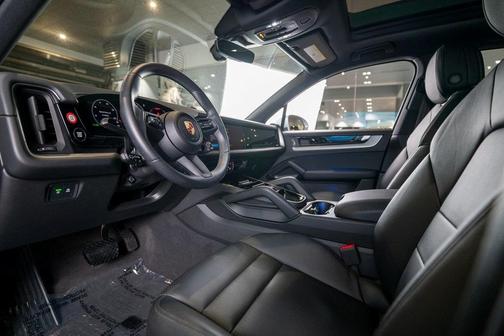 2025 Porsche Cayenne Base