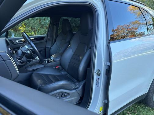 2023 Porsche Cayenne 
