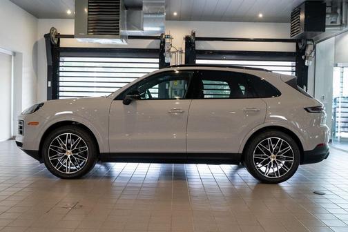 2024 Porsche Cayenne Base