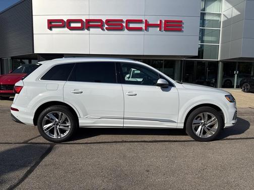 2023 Audi Q7 45 Premium Plus