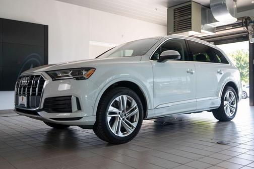 2023 Audi Q7 45 Premium Plus