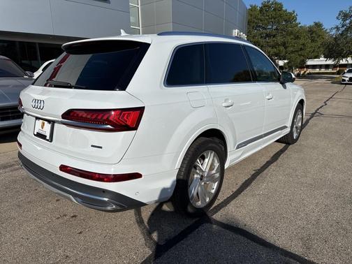 2023 Audi Q7 45 Premium Plus