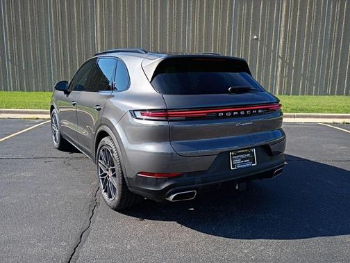 Quartzite Grey Metallic 2025 Porsche Cayenne Base