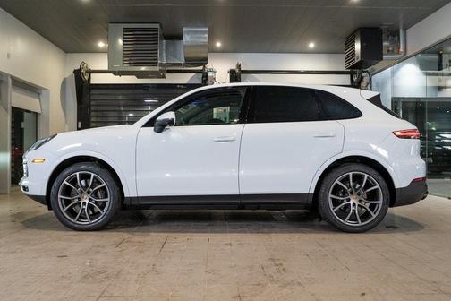 2023 Porsche Cayenne Platinum Edition