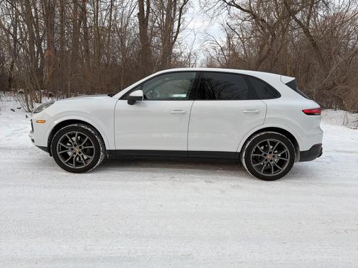2023 Porsche Cayenne Platinum Edition