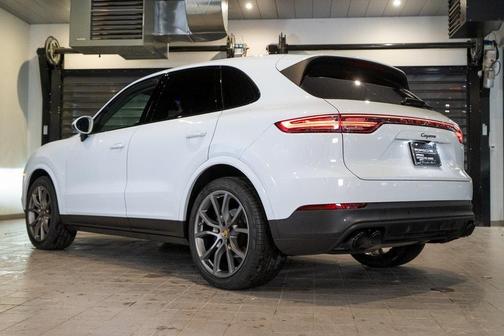 2023 Porsche Cayenne Platinum Edition