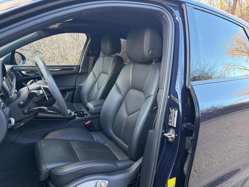 2023 Porsche Macan T