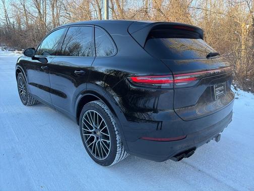 2023 Porsche Cayenne 
