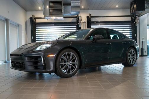 2025 Porsche Panamera 4