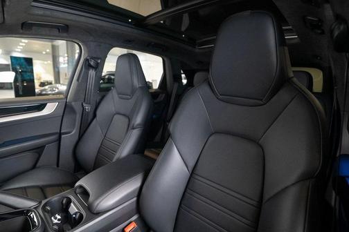 2025 Porsche Cayenne GTS