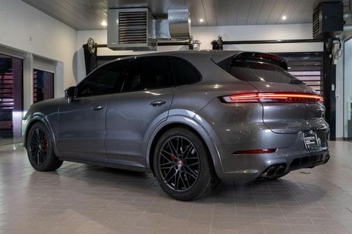 2025 Porsche Cayenne GTS
