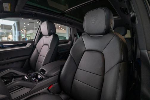 2025 Porsche Cayenne Base