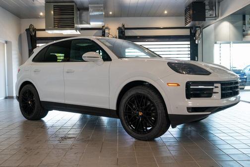 2025 Porsche Cayenne Base