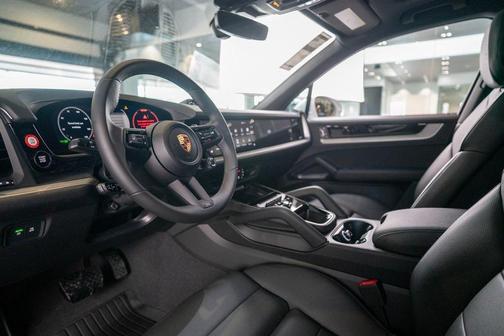 2025 Porsche Cayenne Base