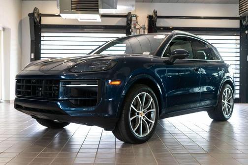Blue Metallic 2025 Porsche Cayenne Base