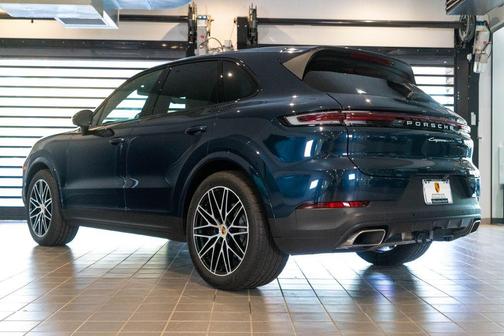 Blue Metallic 2024 Porsche Cayenne Base