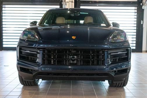 Blue Metallic 2024 Porsche Cayenne Base