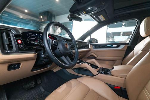 Blue Metallic 2024 Porsche Cayenne Base