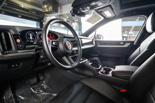 2025 Porsche Cayenne Base