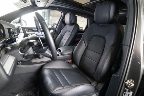 2025 Porsche Cayenne Base